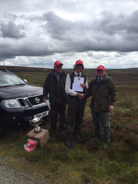 SFTA pointer/secretary Jon Kean pictured with 2017 Puppy stake winner Brian Morris receiving his prize from Red Mills manager Malcolm Clarke. Brian's winning Irish Setter is The appropriately named Erinvale Mountain.